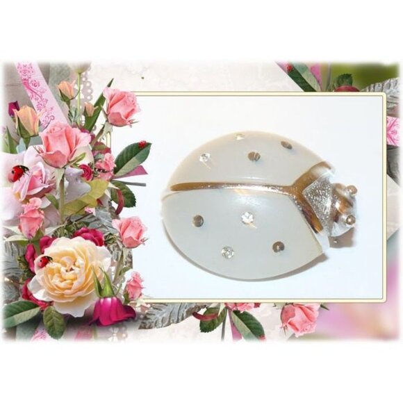 Vintage Avon Lucite Ladybug Brooch - Picture 4 of 7